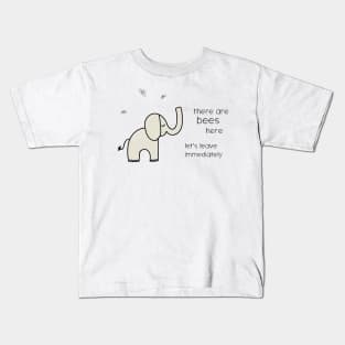 Animal memes: There are bees here, let's leave immediately (dark text) Kids T-Shirt